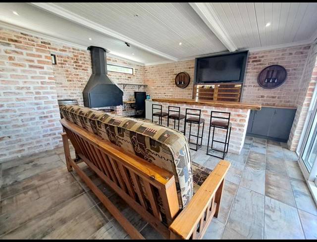 3 BEDROOM HOUSE FOR SALE IN VREDEKLOOF EAST